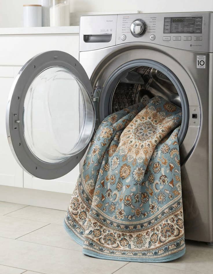 Detail image of 7' 10 x 7' 10  Washable Traditional Indoor / Outdoor Round Rug