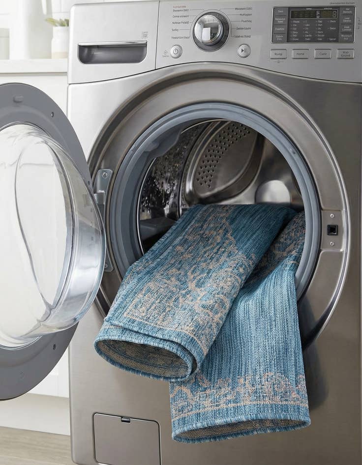 Detail image of  6' x 9'  Washable Traditional Indoor / Outdoor Rug