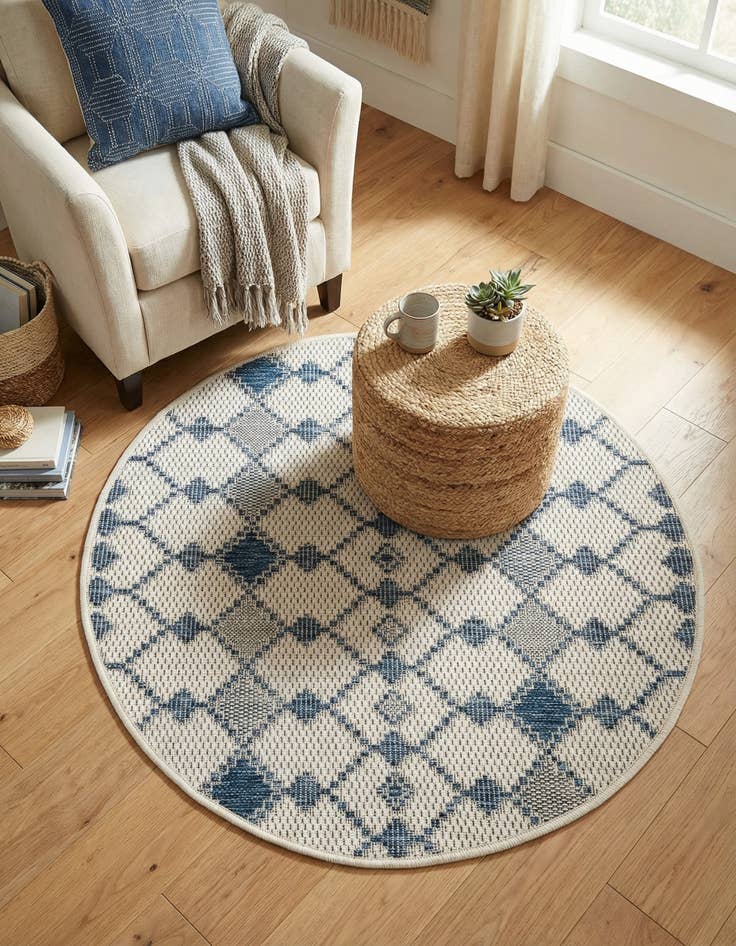 Detail image of 3' x 3'  Washable Trellis Indoor / Outdoor Round Rug