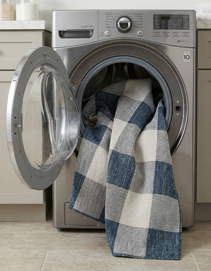 Detail image of 6' x 9'  Washable Checkered Indoor / Outdoor Rug