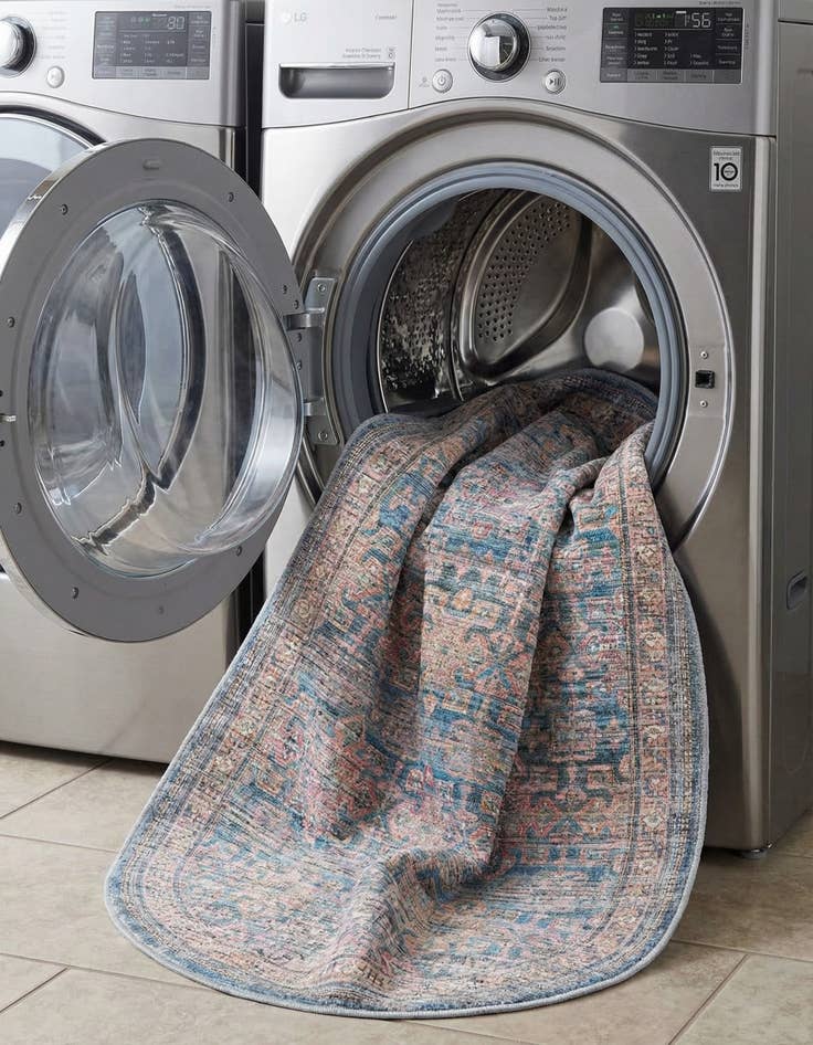 Detail image of 4' x 6'  Washable Nostalgia Oval Rug