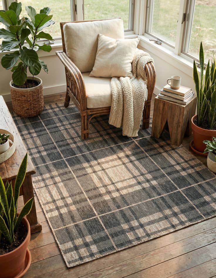 Detail image of 4' x 6'  Washable Checkered Indoor / Outdoor Rug