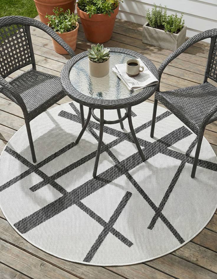 Detail image of 4' x 4'  Washable Modern Indoor / Outdoor Round Rug