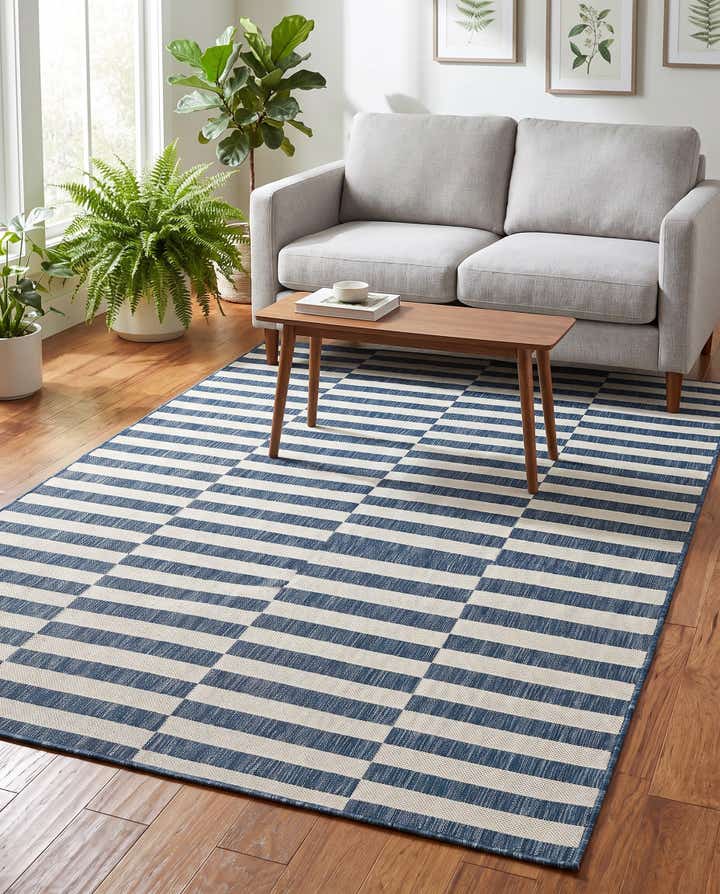 5' 3 x 8' Easy-Clean Ribbon Indoor / Outdoor Rug