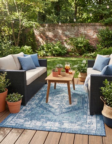 4' x 6' Easy-Clean Traditional Indoor / Outdoor Rug