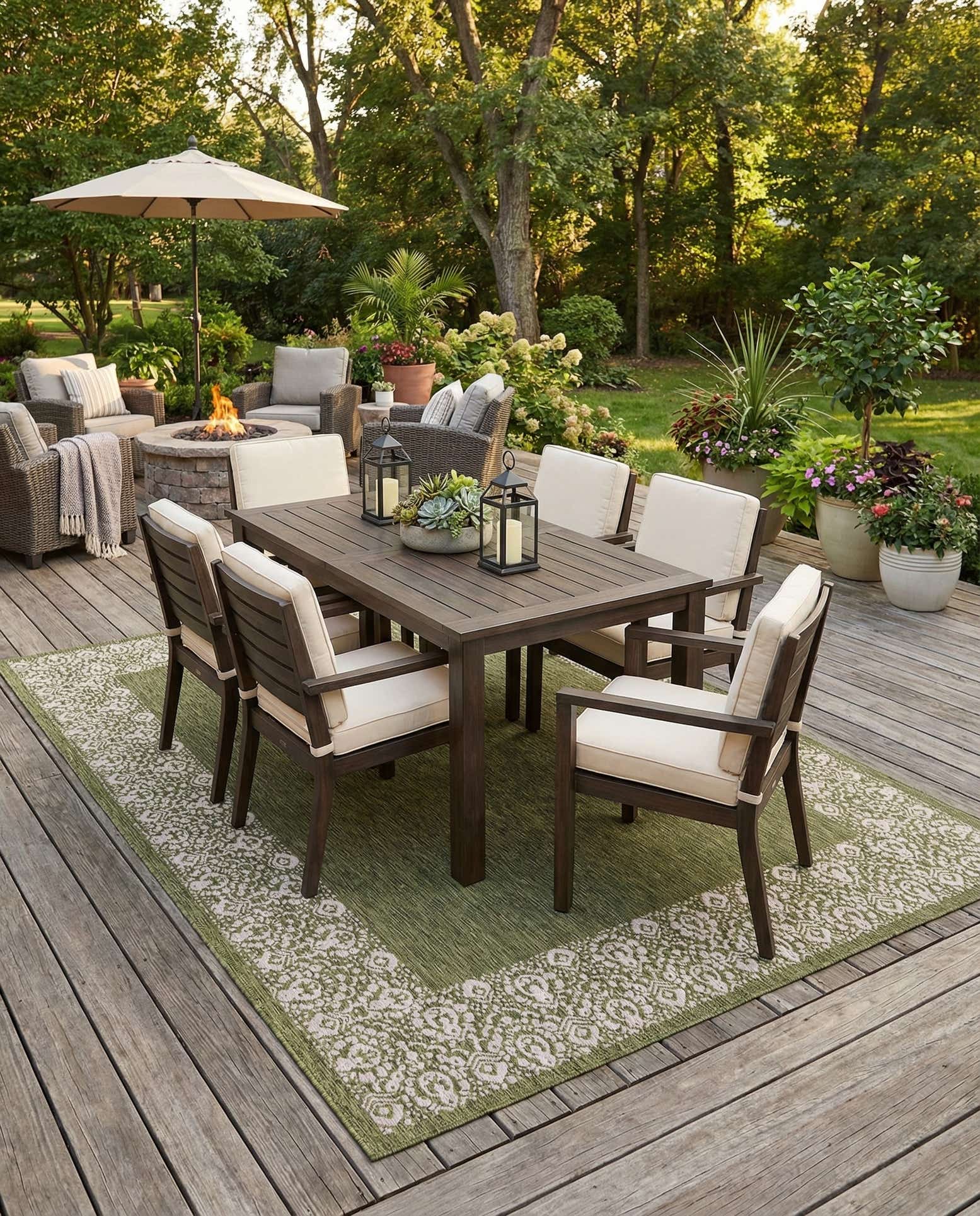 10' x 13' Easy-Clean Border Indoor / Outdoor Rug