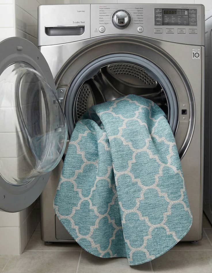 Detail image of 7' 10 x 7' 10  Washable Trellis Indoor / Outdoor Round Rug