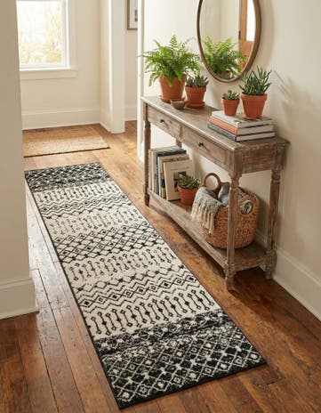 2' 7 x 10' Moroccan Trellis Runner Rug