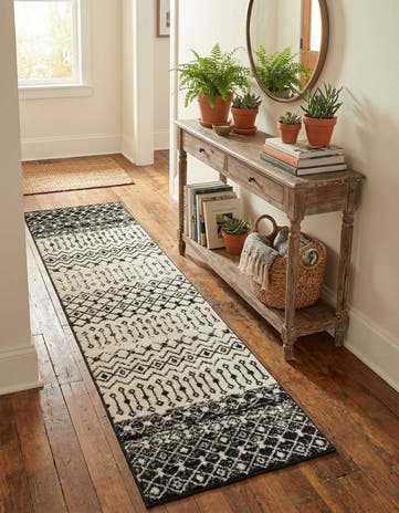 2' 7 x 10' Moroccan Trellis Runner Rug