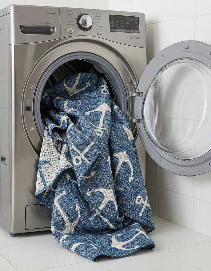 Detail image of 7' 10 x 7' 10  Washable Coastal Indoor / Outdoor Round Rug