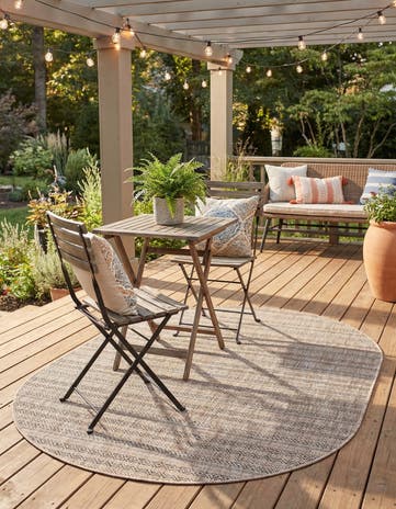 5' 3 x 8' Easy-Clean Ribbon Indoor / Outdoor Oval Rug