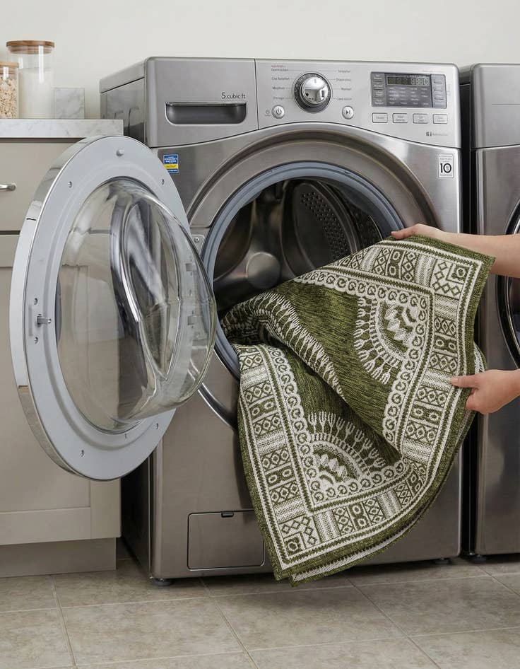 Detail image of 5' 3 x 7'  Washable Traditional Indoor / Outdoor Rug