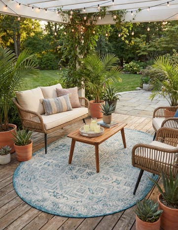 5' 3 x 8' Easy-Clean Aztec Indoor / Outdoor Oval Rug