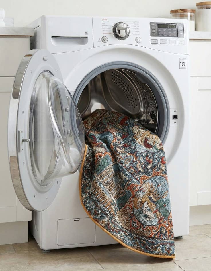 Detail image of 4' x 4'  Washable Traditional Indoor / Outdoor Round Rug