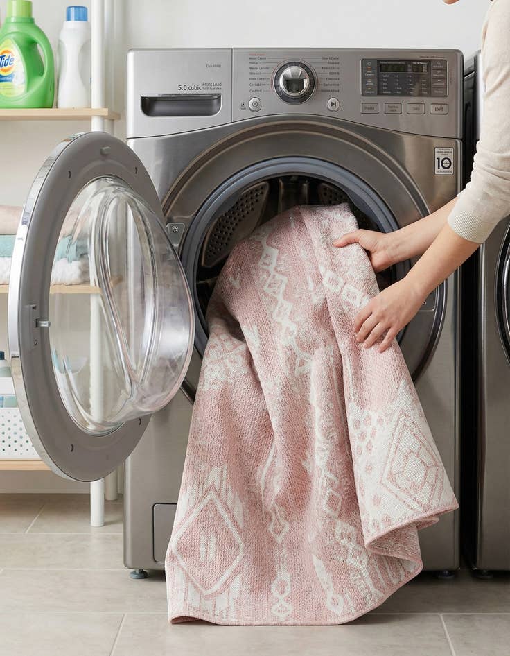 Detail image of 5' 3 x 8'  Washable Bohemian Indoor / Outdoor Rug