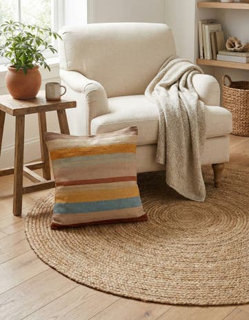 2' 5 x 2' 6 Hand Woven Pillow Wool Round Rug