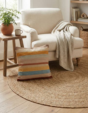 2' 5 x 2' 6 Hand Woven Pillow Wool Round Rug