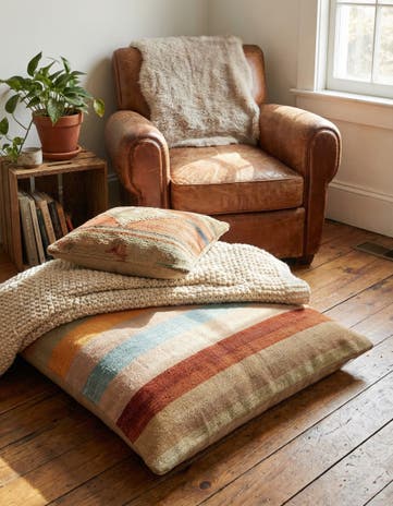 2' 5 x 2' 6 Hand Woven Pillow Wool Square Rug
