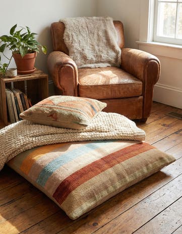 2' 5 x 2' 6 Hand Woven Pillow Wool Square Rug