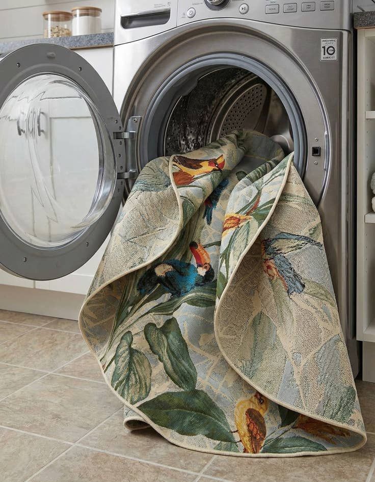 Detail image of  7' x 7'  Washable Botanical Indoor / Outdoor Round Rug