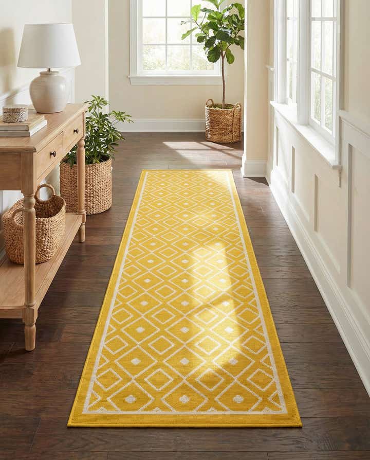2' x 8' Easy-Clean Lattice Indoor / Outdoor Runner Rug