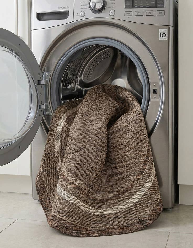 Detail image of 6' 1 x 6' 1  Washable Border Indoor / Outdoor Round Rug