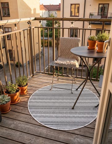 3' x 3' Easy-Clean Striped Indoor / Outdoor Round Rug