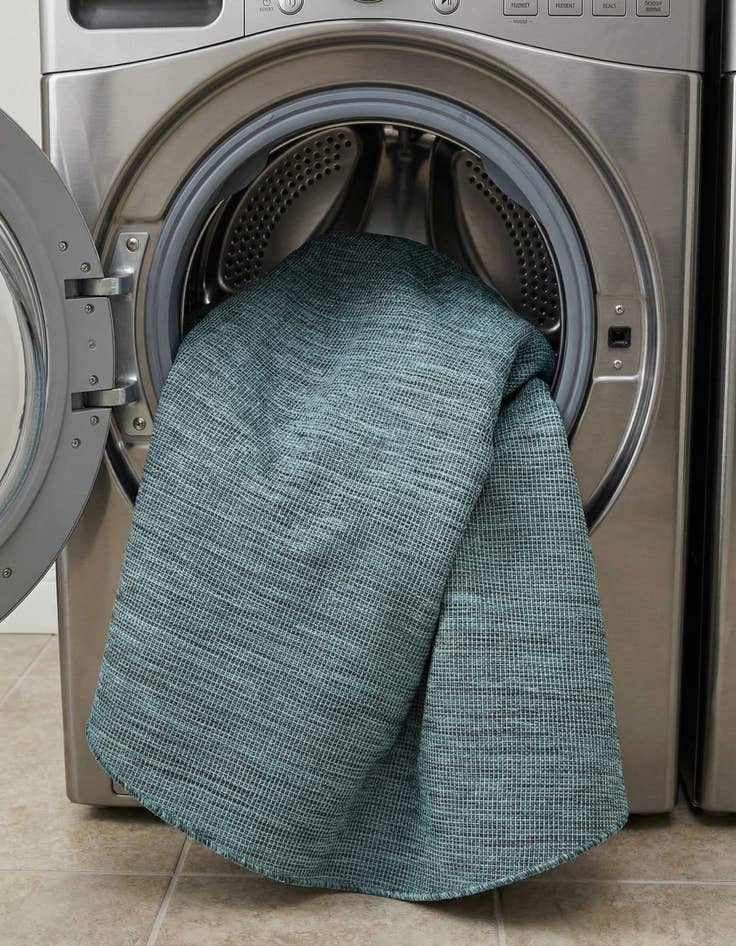 Detail image of 5' 3 x 5' 3  Washable Solid Indoor / Outdoor Round Rug