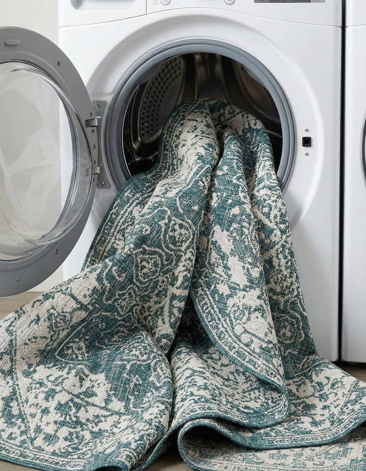 Detail image of 7' 10 x 10'  Washable Jill Zarin Dubai Indoor / Outdoor Oval Rug