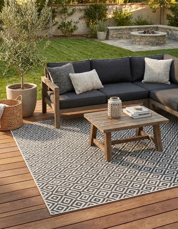 7' x 10' Easy-Clean Jill Zarin Costa Rica Indoor / Outdoor Rug