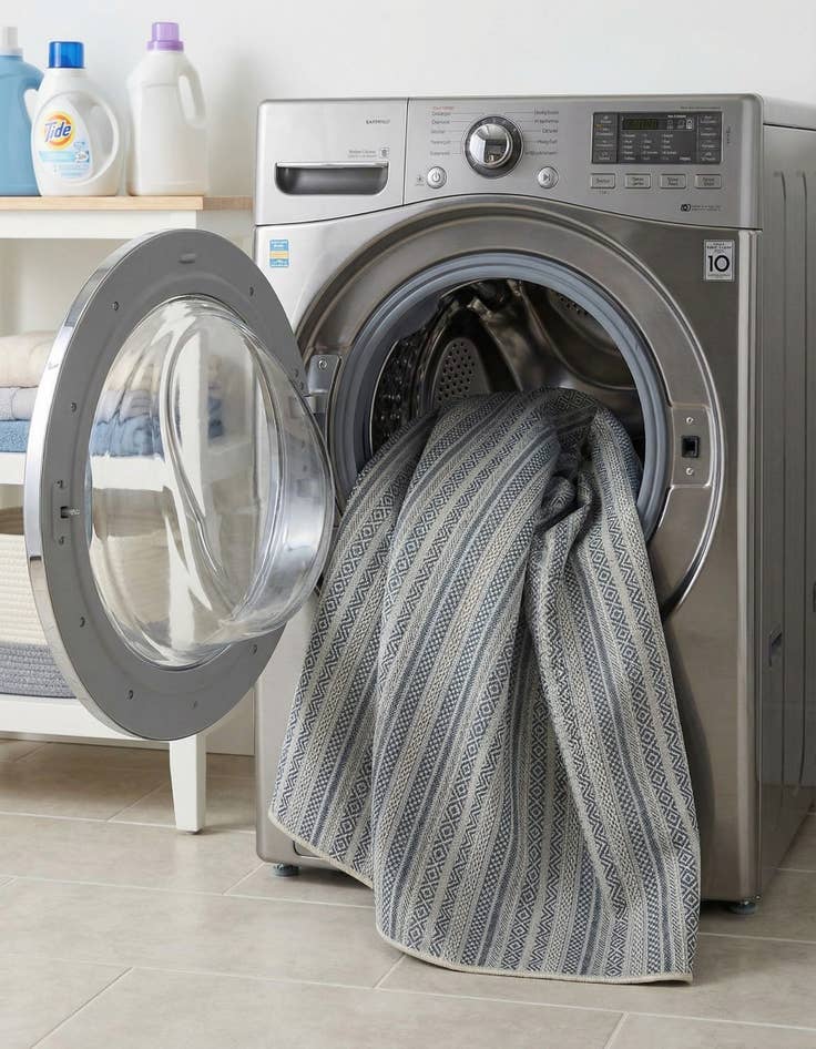 Detail image of 7' 10 x 7' 10  Washable Striped Indoor / Outdoor Round Rug