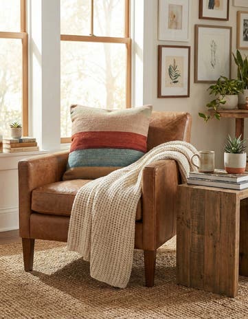 1' 5 x 1' 6 Hand Woven Pillow Wool Square Rug