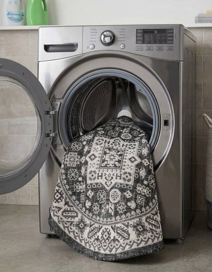 Detail image of 3' x 3'  Washable Aztec Indoor / Outdoor Round Rug