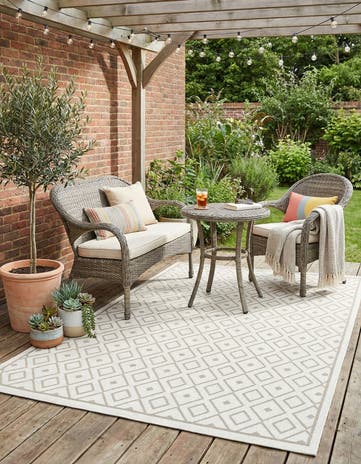 6' x 9' Easy-Clean Lattice Indoor / Outdoor Rug