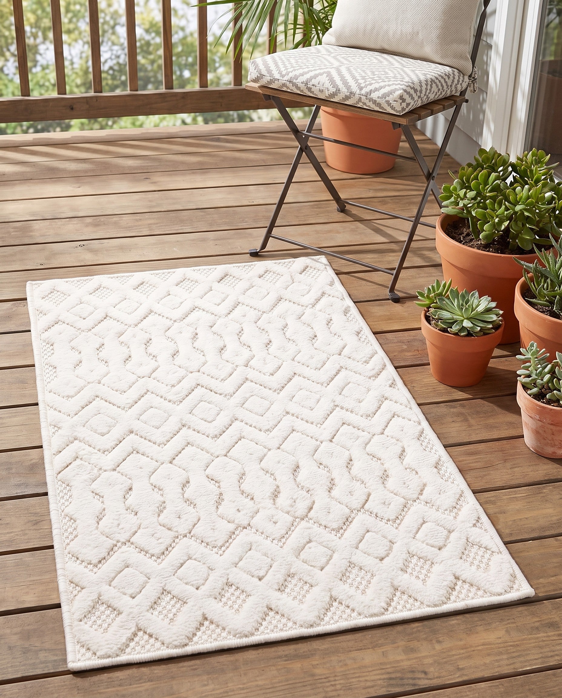 2' x 3' Easy-Clean Trellis Textured Indoor / Outdoor Rug