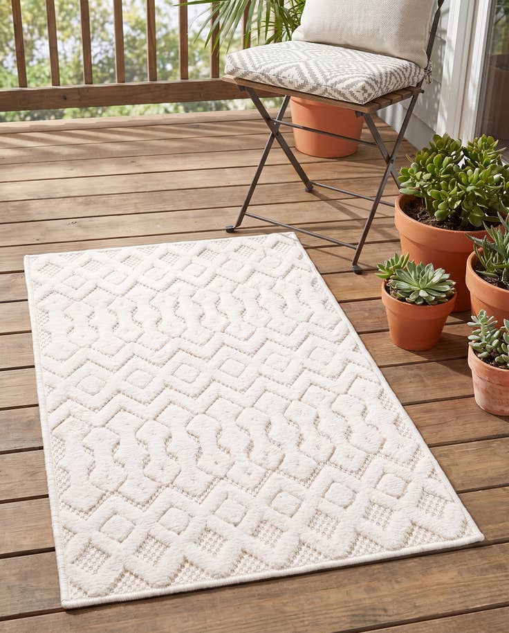 Detail image of 2' x 3' Easy-Clean Trellis Textured Indoor / Outdoor Rug