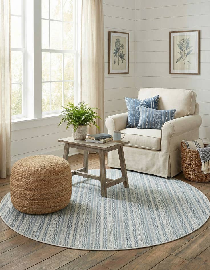 Detail image of 7' 10 x 7' 10  Washable Striped Indoor / Outdoor Round Rug