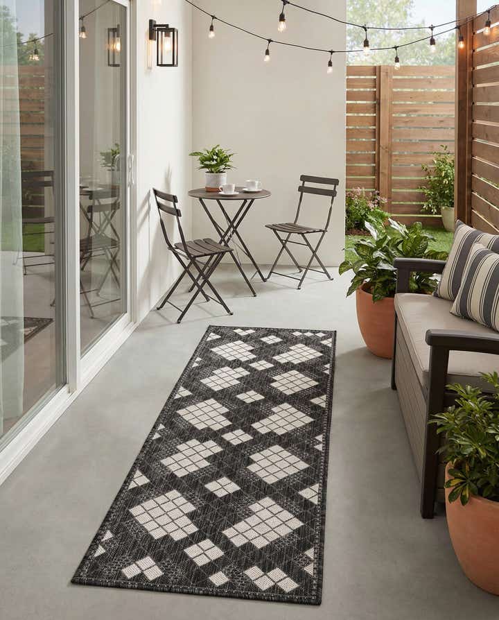 2' x 6' Easy-Clean Modern Indoor / Outdoor Runner Rug