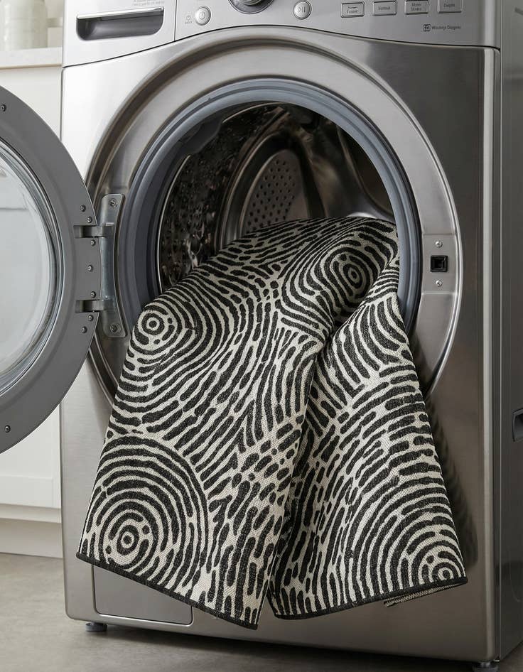 Detail image of  7' x 10'  Washable Modern Indoor / Outdoor Rug