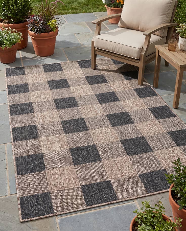 Detail image of 4' x 6' Easy-Clean Checkered Indoor / Outdoor Rug