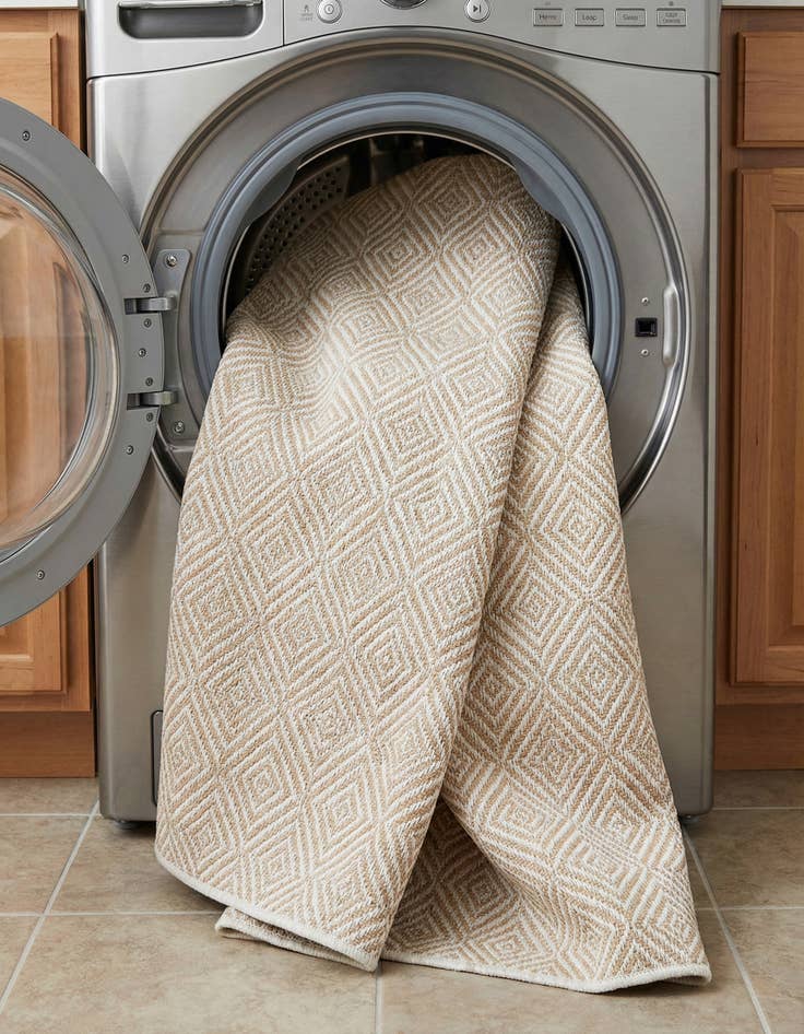 Detail image of  7' x 10'  Washable Lattice Indoor / Outdoor Rug