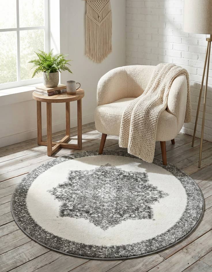 Detail image of 3' 3 x 3' 3 Venice Round Rug