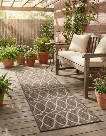 2' x 8' Easy-Clean Lattice Indoor / Outdoor Runner Rug