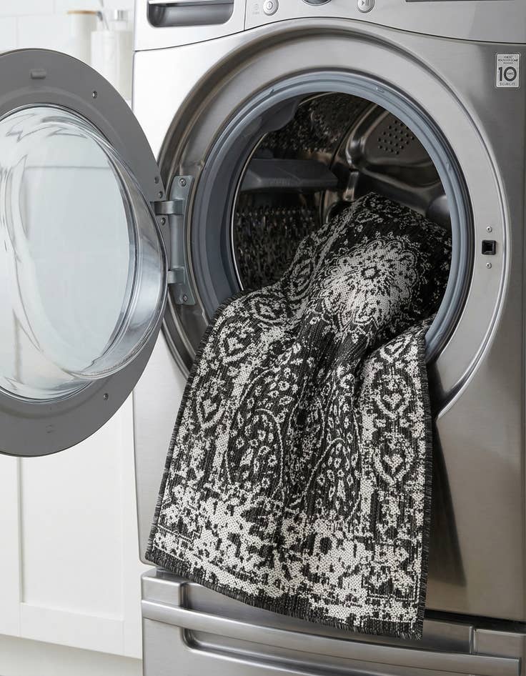 Detail image of  2' x 4'  Washable Traditional Indoor / Outdoor Runner Rug