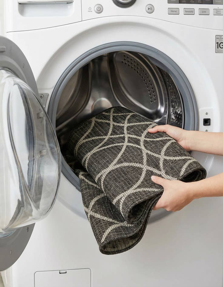 Detail image of 2' x 6'  Washable Trellis Indoor / Outdoor Runner Rug