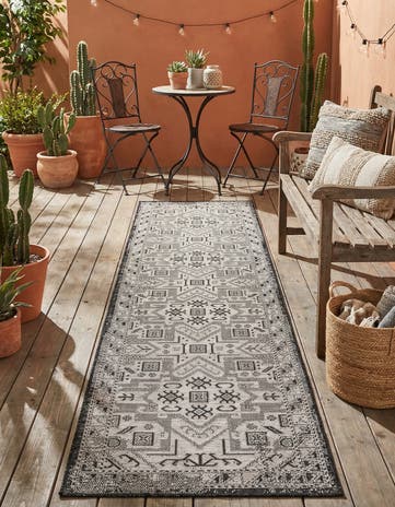 2' 7 x 10' Easy-Clean Aztec Indoor / Outdoor Runner Rug