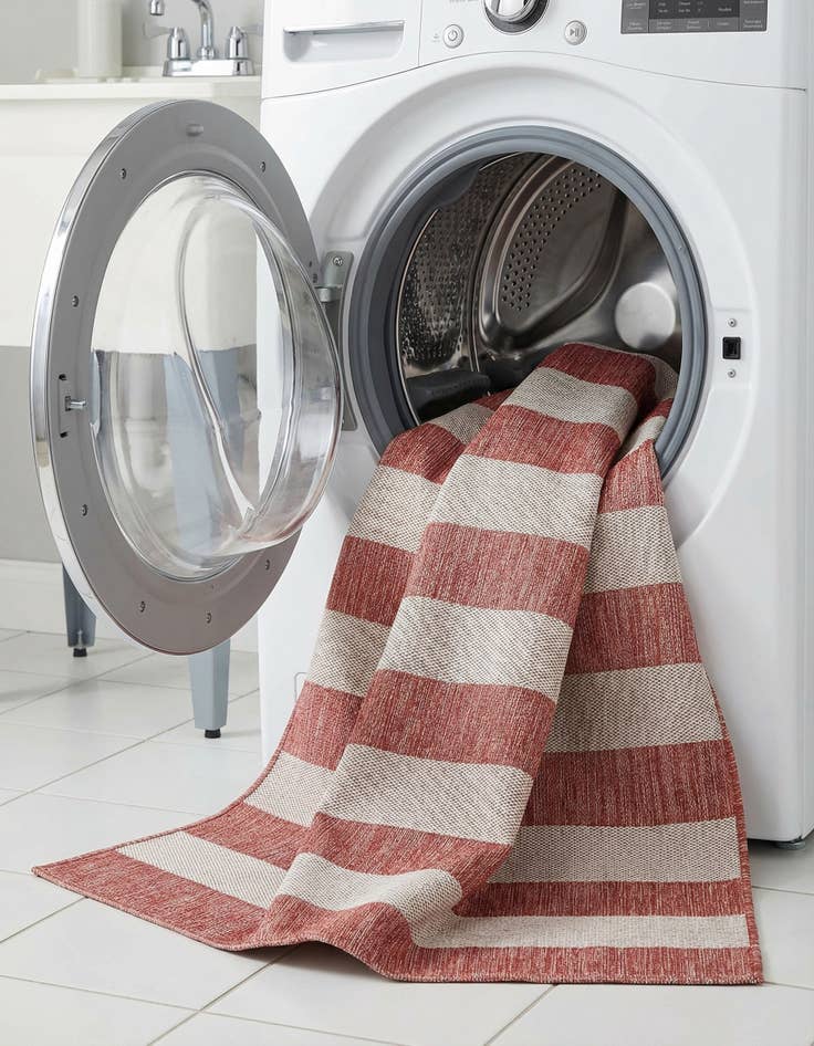 Detail image of  7' 10 x 10'  Washable Ribbon Indoor / Outdoor Rug