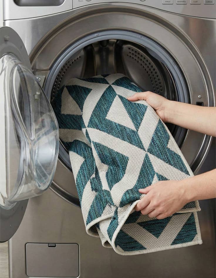 Detail image of 2' x 3'  Washable Jill Zarin Napa Indoor / Outdoor Rug