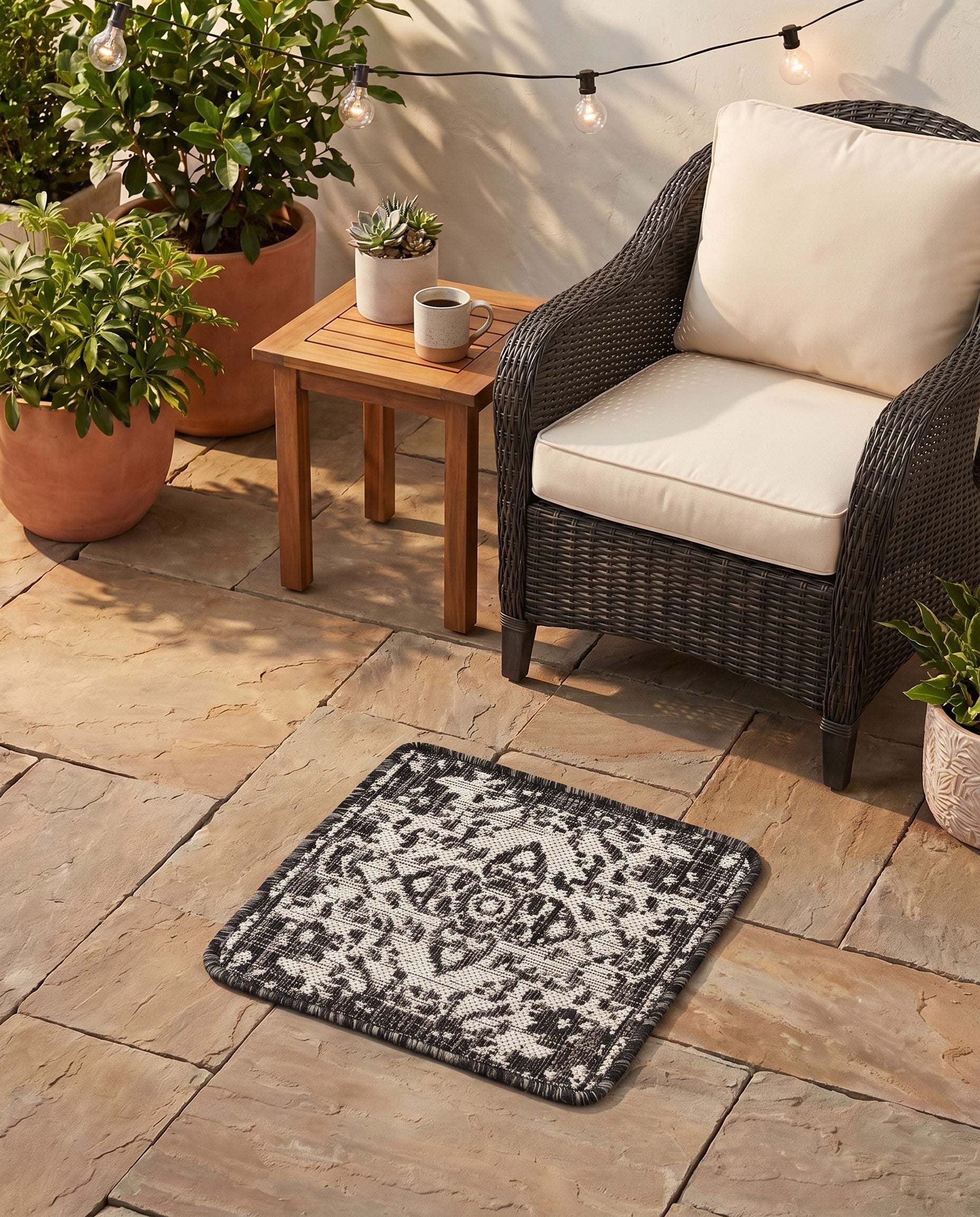 1' 4 x 1' 4 Easy-Clean Jill Zarin Dubai Indoor / Outdoor Sample Rug