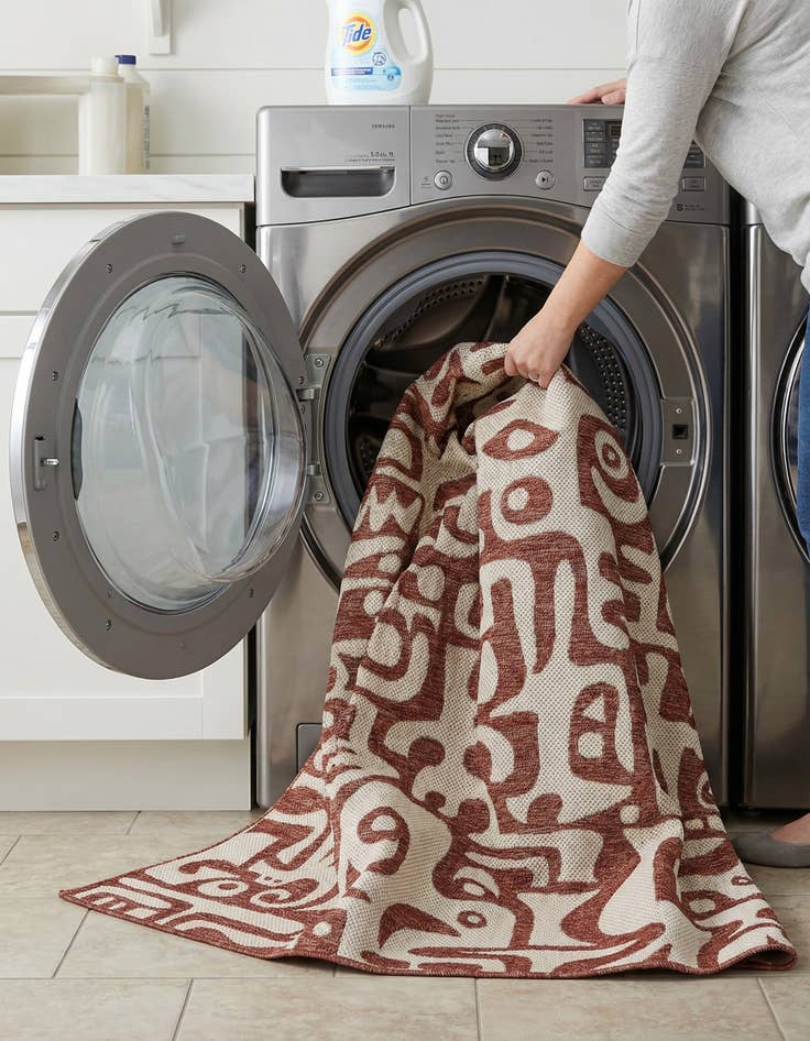 Detail image of  7' 10 x 7' 10  Washable Modern Indoor / Outdoor Square Rug